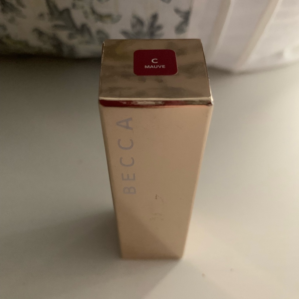 NIB Ultimate Lipstick Love - Mauve